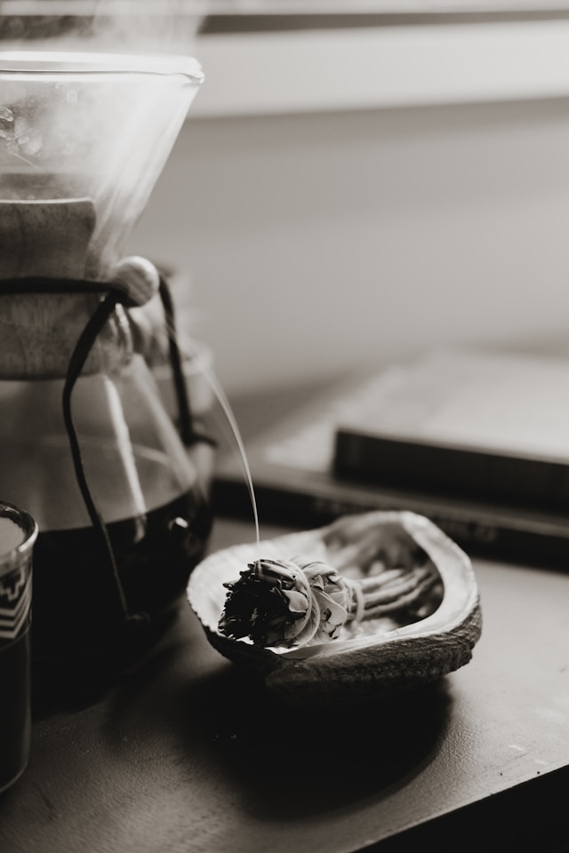 Step5｜耐火皿で火を消す・灰を処理する